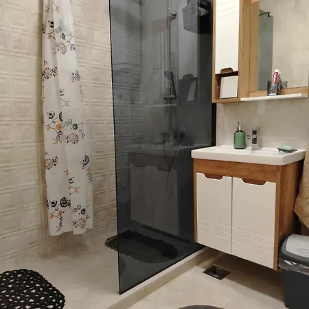 Star 1 Apartment