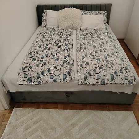 Star 1 Apartment