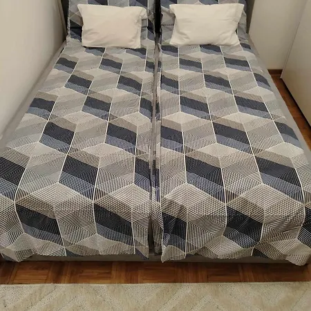 Star 1 Apartment *